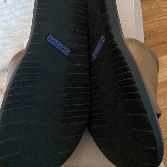 Kenneth Cole Men’s Slides. New slides. Indented on left shoe due to storage. - Picture 4 of 5